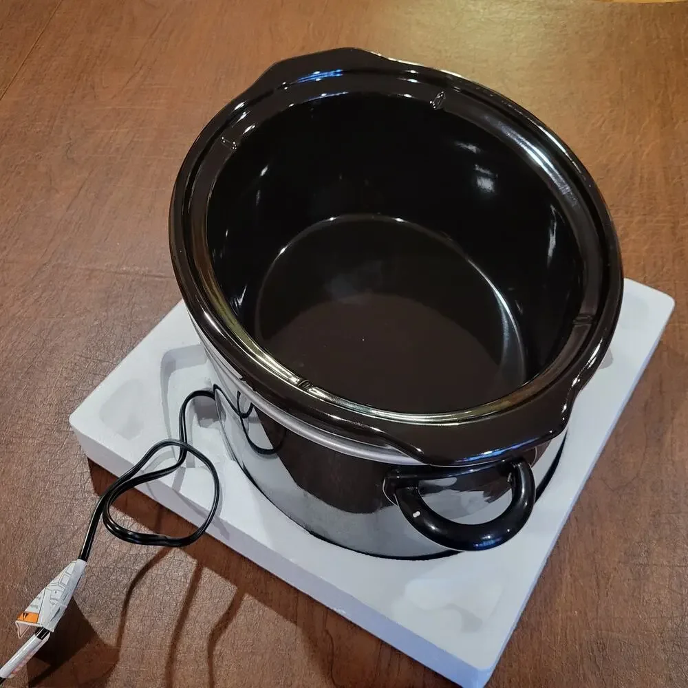 New KitchenSmith by Bella 6Qt Slow cooker. New, never been used